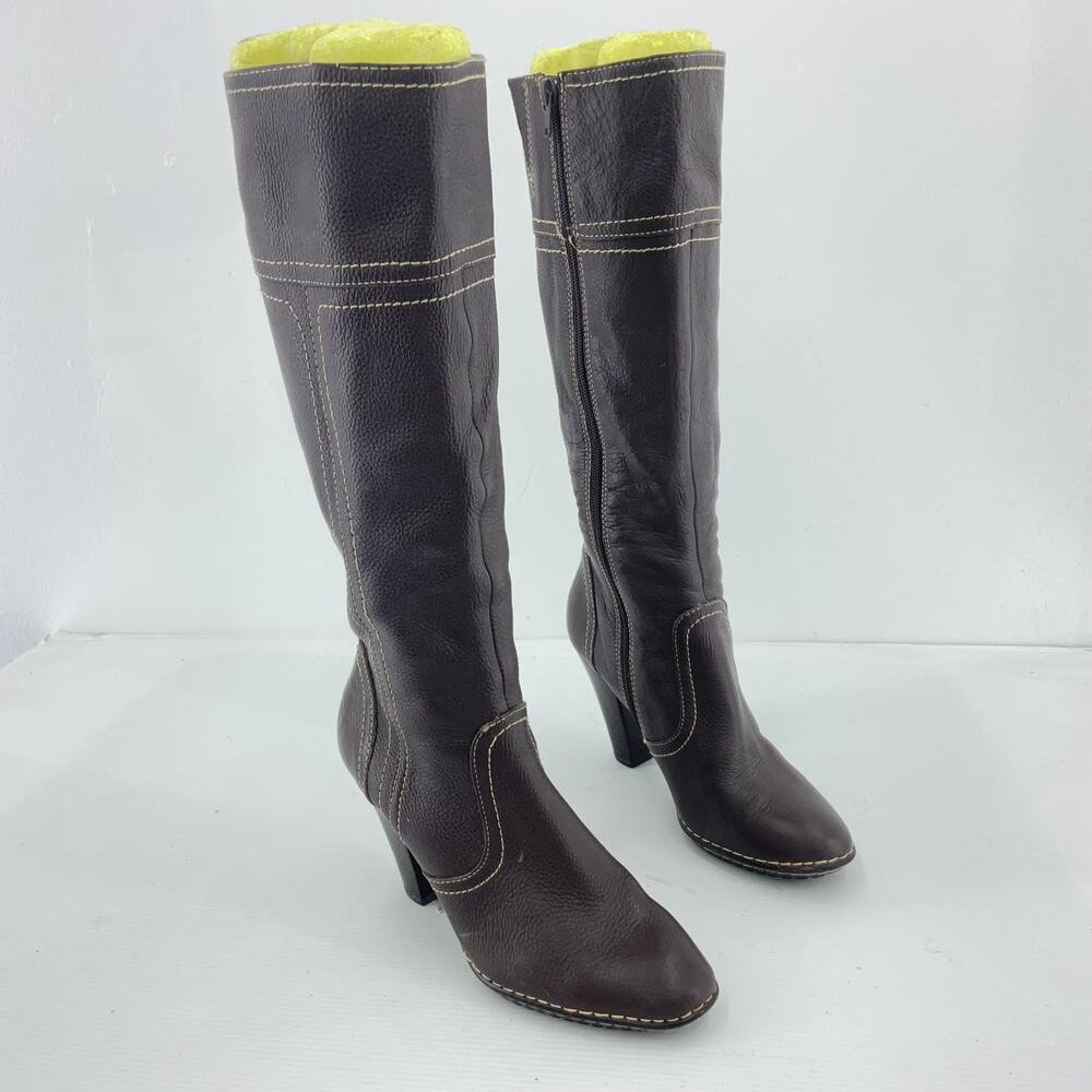 Sofft Brown Ankle Boots with Cream Stitching - Picture 2 of 7